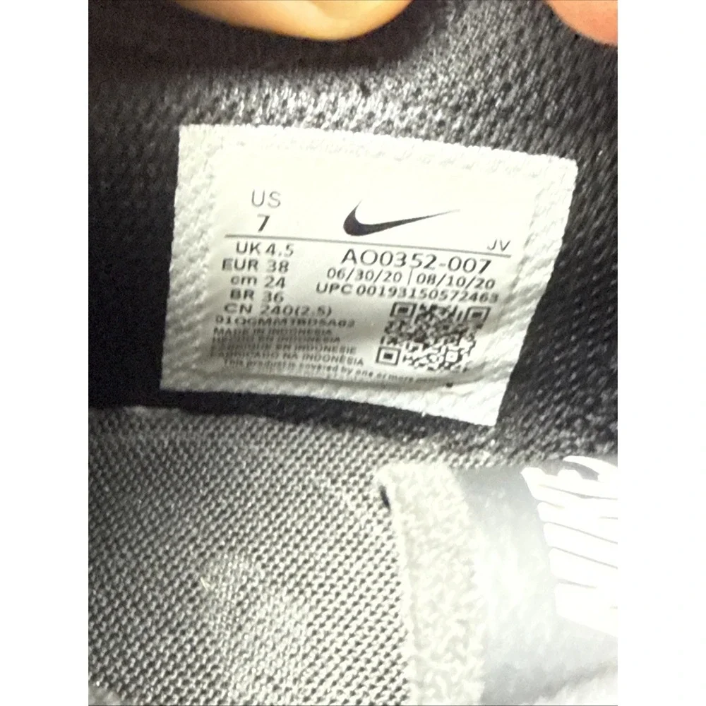 Nike Air Max Motion 2 Black White Shoes Womens Size 7 Sneakers